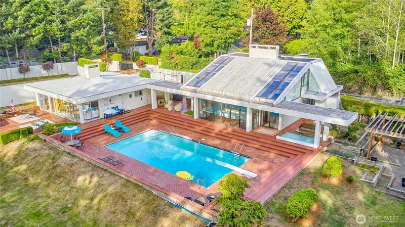 345 Gulf View Crescent