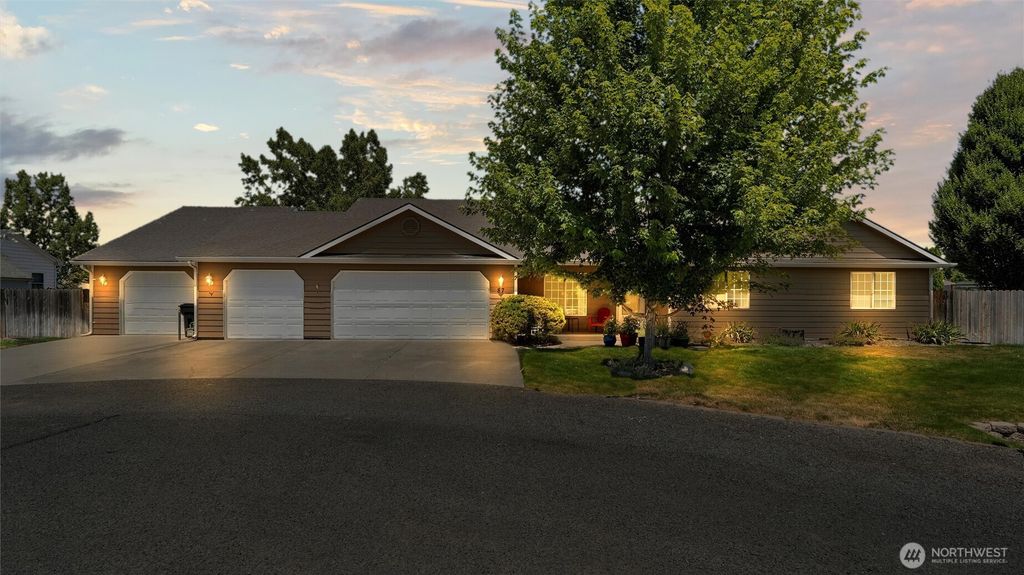 Photo of 87 Sullivan Place, Walla Walla, WA 99362 (MLS # 2503056)