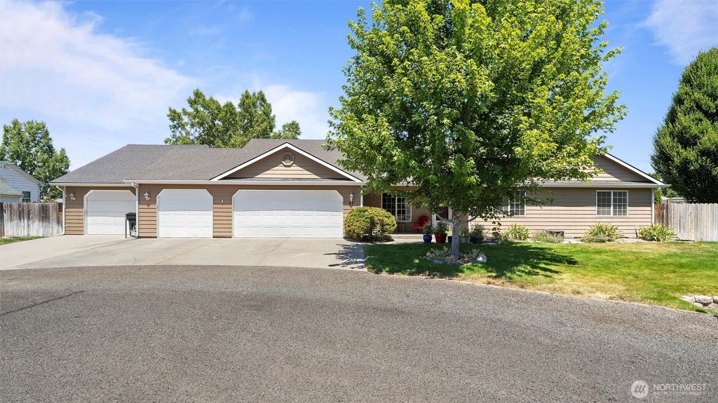 Photo of 87 Sullivan Place, Walla Walla, WA 99362 (MLS # 2503056)
