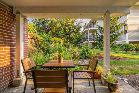 Photo of 15212 NE 8th Street #F13, Bellevue, WA 98007 (MLS # 2549027)
