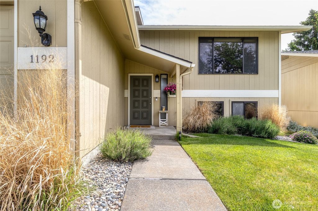 Photo of 1192 Lancer Drive Drive, Walla Walla, WA 99362 (MLS # 2493974)