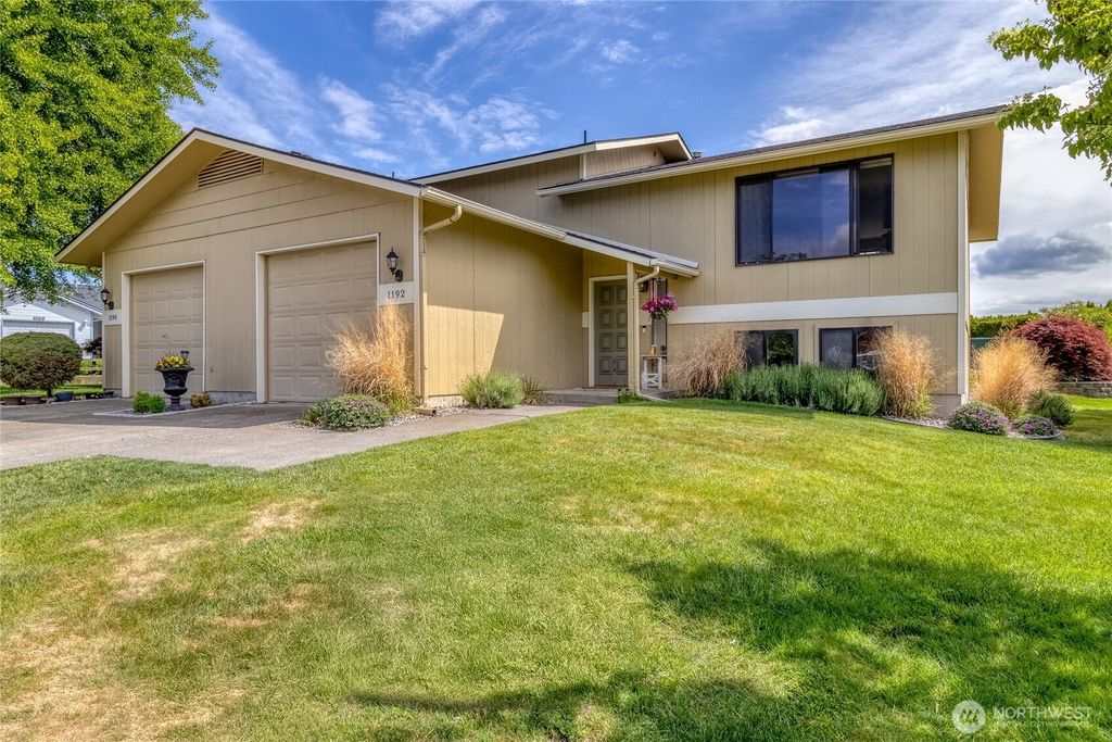 Photo of 1192 Lancer Drive Drive, Walla Walla, WA 99362 (MLS # 2493974)