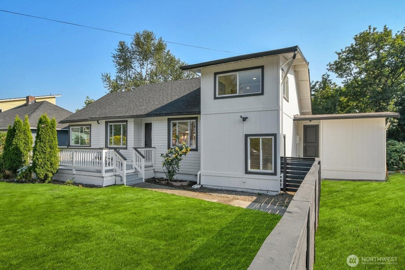 305 NW 7th Street