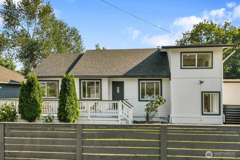 Photo of 305 NW 7th Street, Renton, WA 98057 (MLS # 2566742)