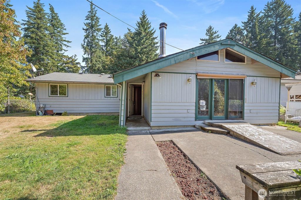 Photo of 13435 Patriot Way SE, Renton, WA 98059 (MLS # 2438224)