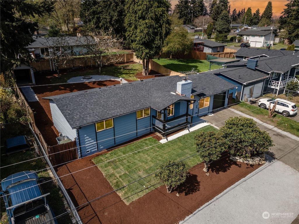 Photo of 33219 26th Avenue SW, Federal Way, WA 98023 (MLS # 2218329)