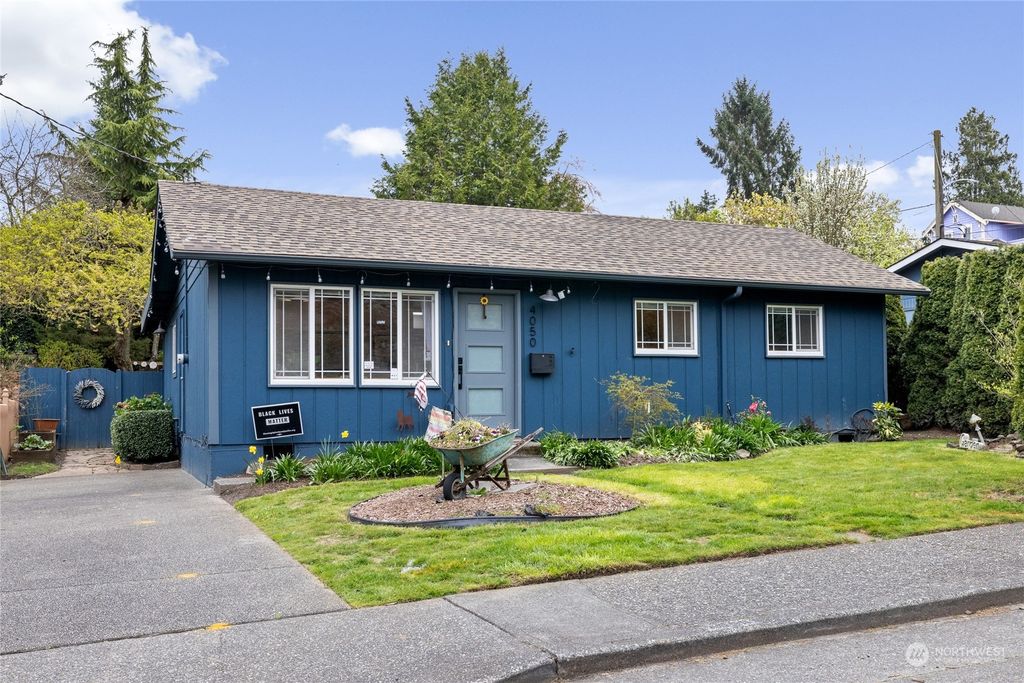 Photo of 4050 21st Avenue SW, Seattle, WA 98106 (MLS # 2204692)