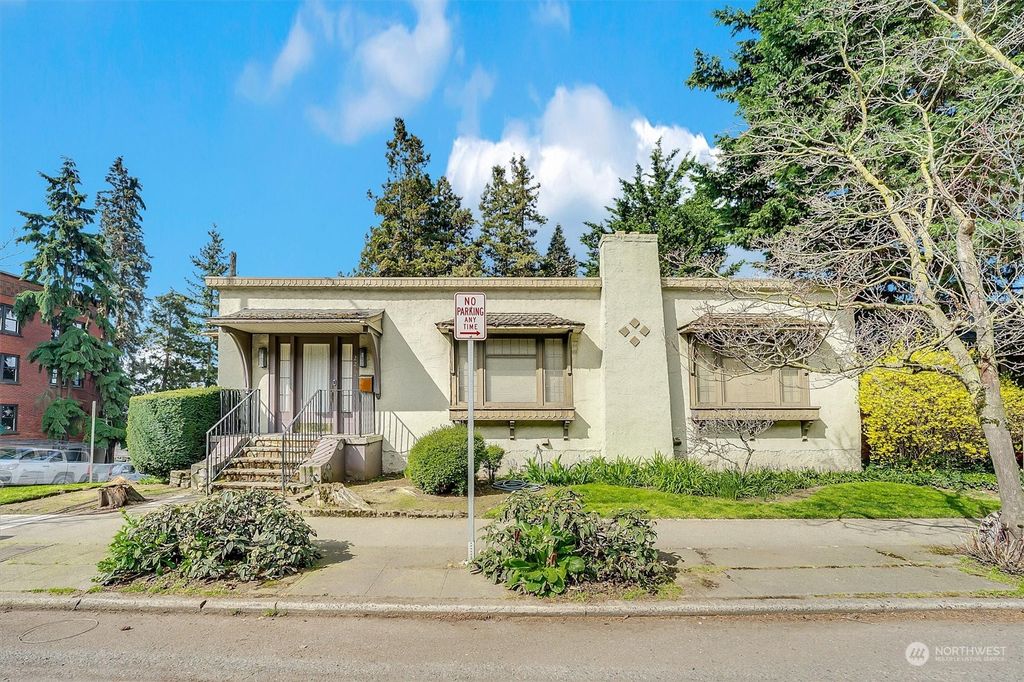 Photo of 2203 Boylston Avenue E, Seattle, WA 98102 (MLS # 2218027)