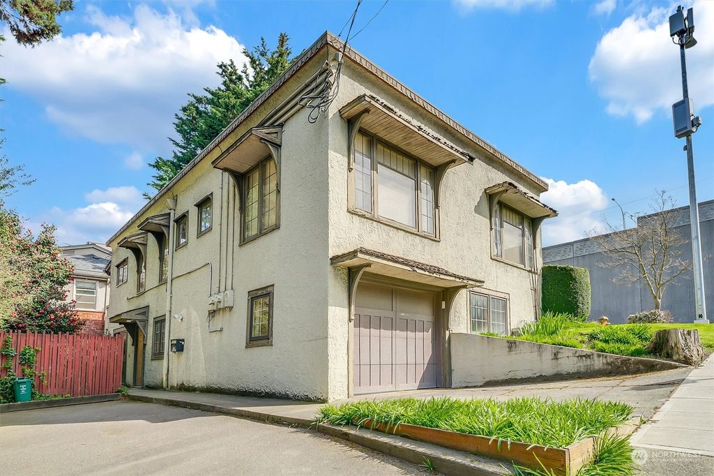 Photo of 2203 Boylston Avenue E, Seattle, WA 98102 (MLS # 2218027)