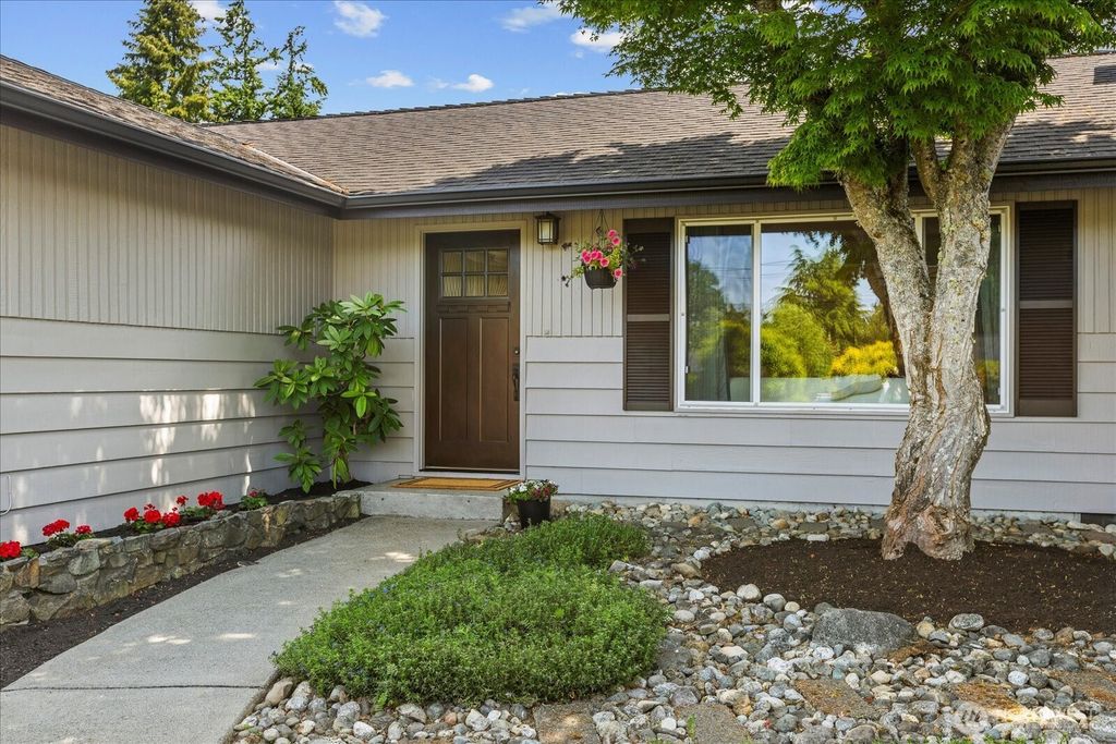 Photo of 21407 90th Avenue W, Edmonds, WA 98026 (MLS # 2390033)