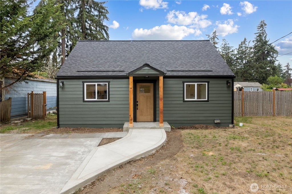 Photo of 10228 Alaska Street S, Tacoma, WA 98444 (MLS # 2587493)