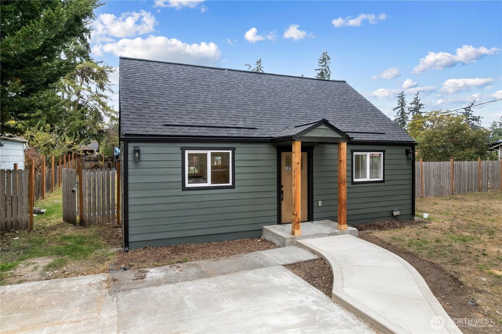 Photo of 10228 Alaska Street S, Tacoma, WA 98444 (MLS # 2587493)