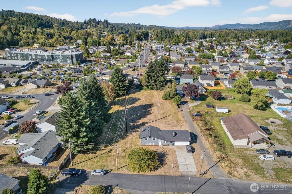 Photo of 310 Lexington Ave Ave, Kelso, WA 98626 (MLS # 2507635)