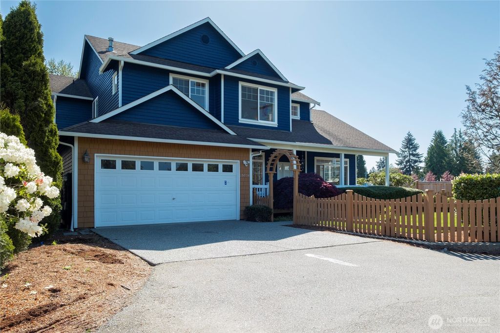 Photo of 15704 124th Avenue NE, Woodinville, WA 98072 (MLS # 2372488)