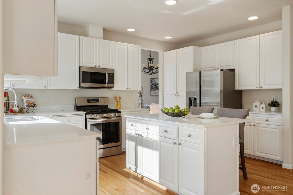 Photo of 15704 124th Avenue NE, Woodinville, WA 98072 (MLS # 2372488)