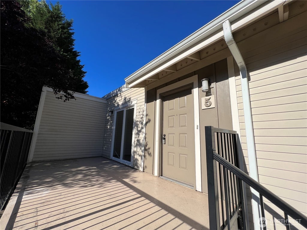 Photo of 12004 Slater Avenue NE #D5, Kirkland, WA 98034 (MLS # 2589069)