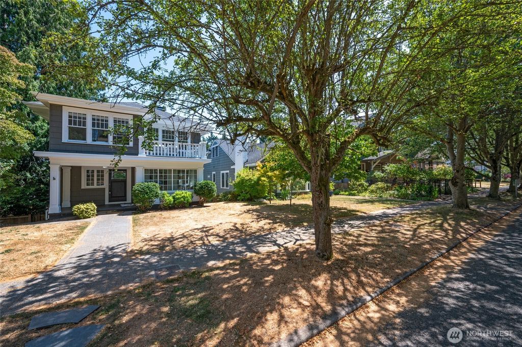 Photo of 5220 18th Avenue NE, Seattle, WA 98105 (MLS # 2423173)