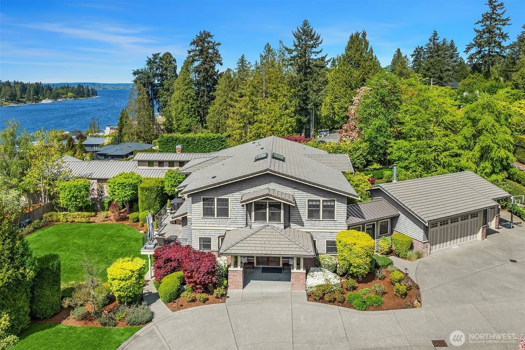 Photo of 8910 NE 33rd Street, Yarrow Point, WA 98004 (MLS # 2514179)