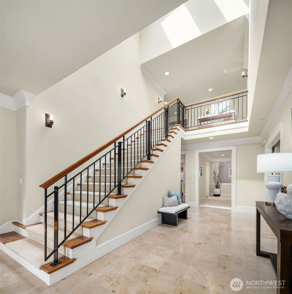 Photo of 8910 NE 33rd Street, Yarrow Point, WA 98004 (MLS # 2514179)