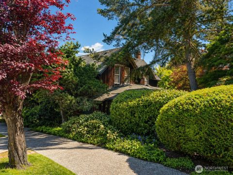 Photo of 7558 Ravenna Avenue NE, Seattle, WA 98115 (MLS # 2515706)