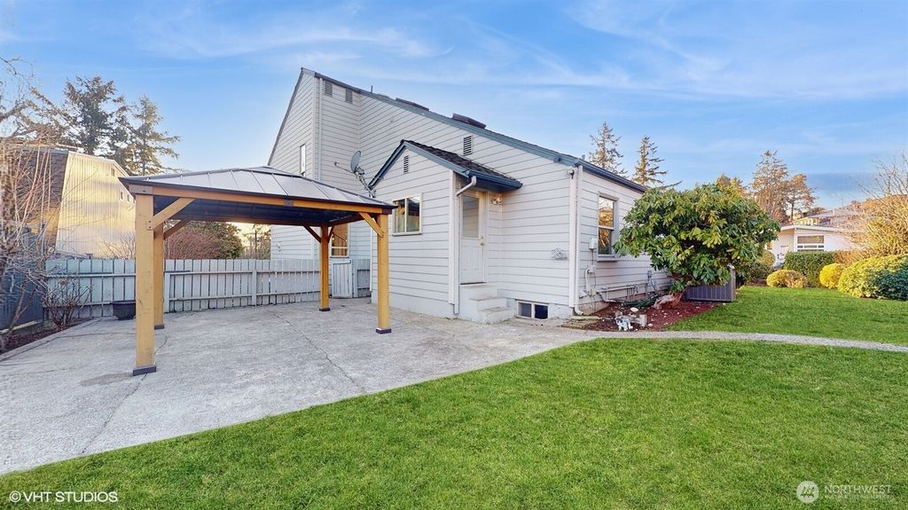 Photo of 12100 Shorewood Avenue SW, Burien, WA 98146 (MLS # 2343791)