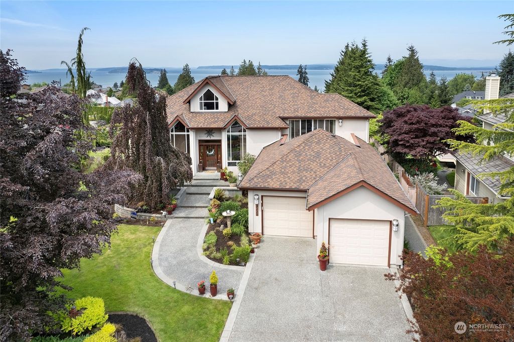 Photo of 2425 56th Street SW, Everett, WA 98203 (MLS # 2069485)