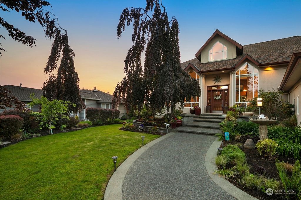 Photo of 2425 56th Street SW, Everett, WA 98203 (MLS # 2069485)