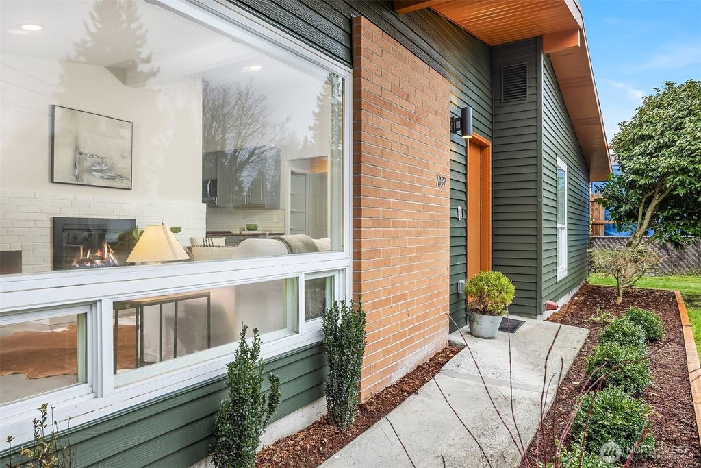 Photo of 1837 S 264th Place, Des Moines, WA 98198 (MLS # 2459339)