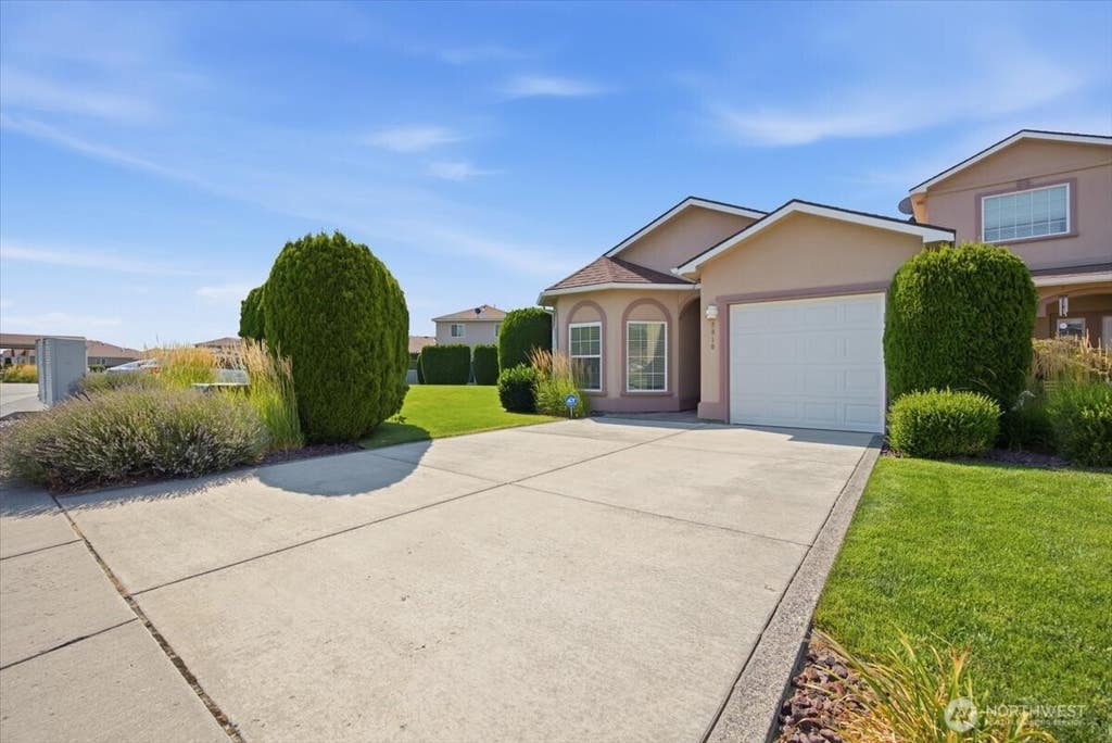Photo of 9810 Mia Lane Ln, Pasco, WA 99301 (MLS # 2556986)