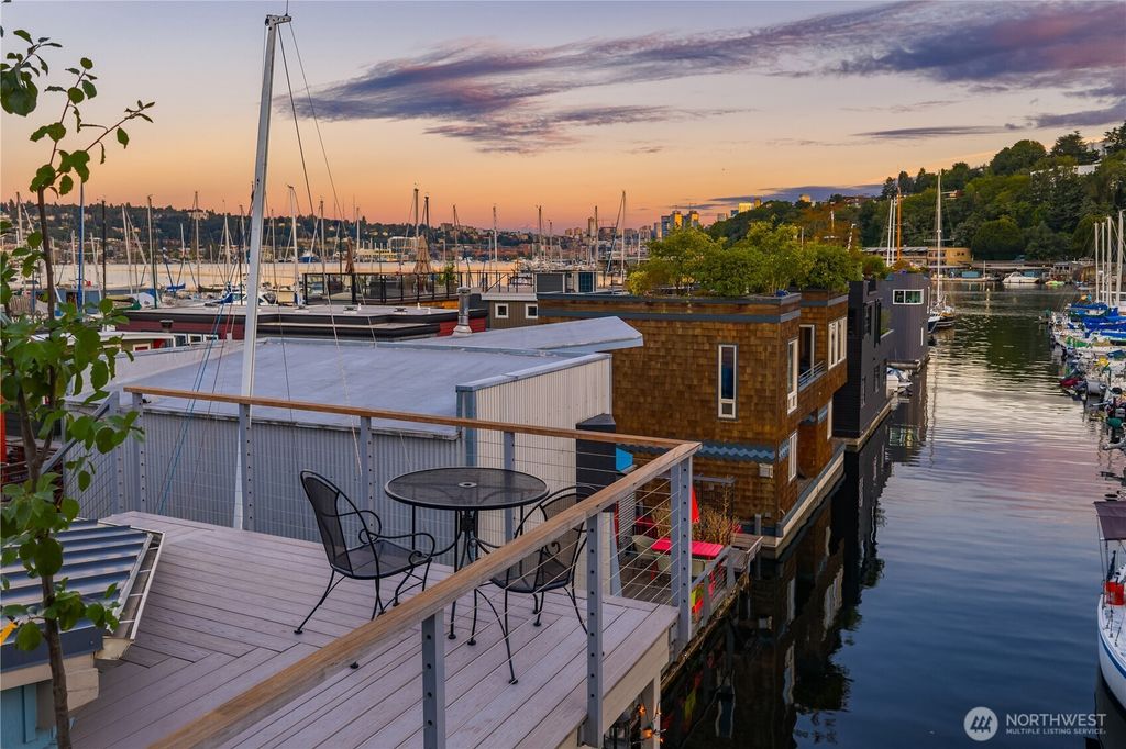 Photo of 933 N Northlake Way #15, Seattle, WA 98103 (MLS # 2419216)