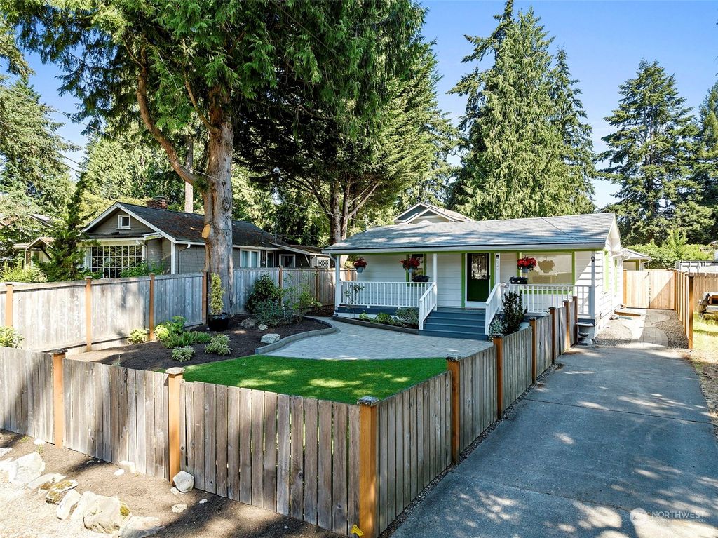 Photo of 520 N 138th Street, Seattle, WA 98133 (MLS # 2284940)