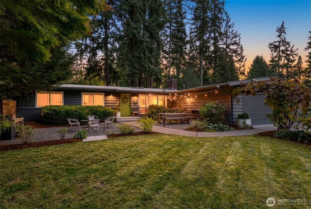 Photo of 16025 NE 27th Street, Bellevue, WA 98008 (MLS # 2593593)