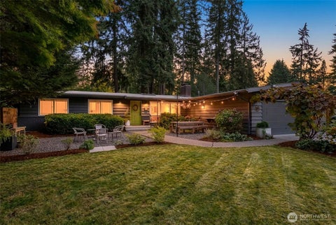 Photo of 16025 NE 27th Street, Bellevue, WA 98008 (MLS # 2593593)