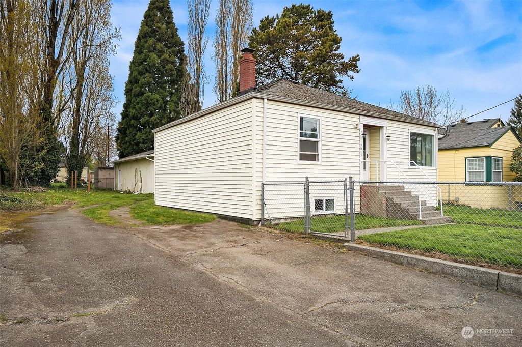 Photo of 12043 22nd Avenue S, Seattle, WA 98168 (MLS # 2223171)