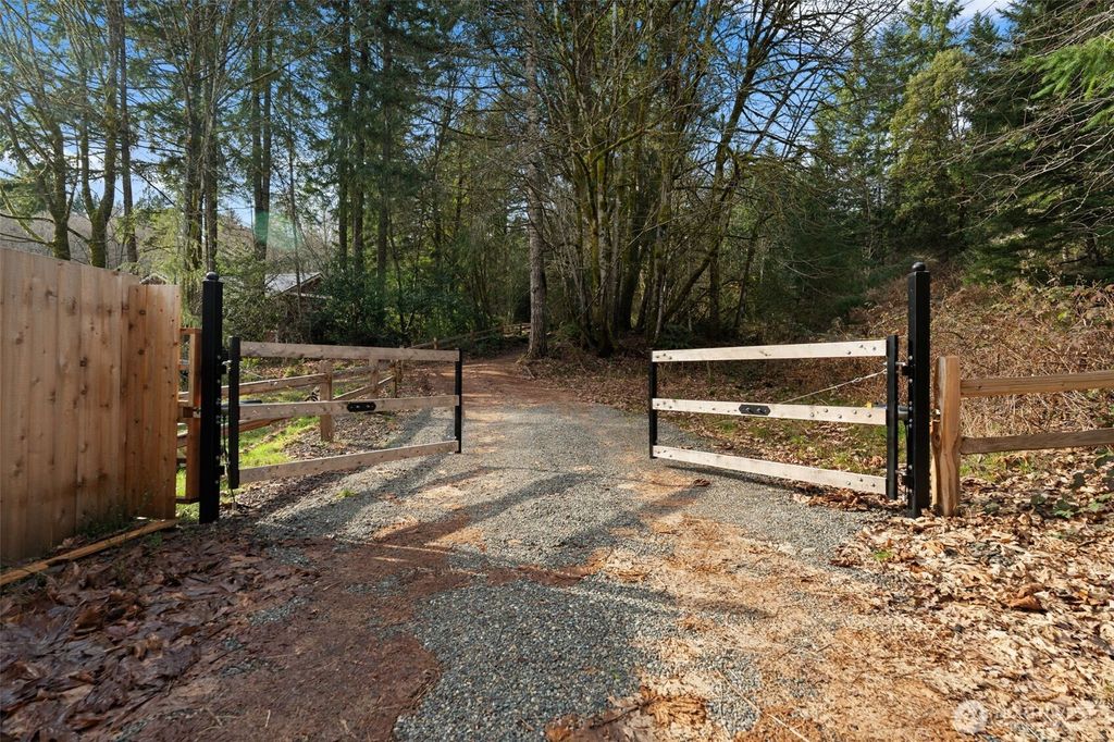 Photo of 0 Willow Road SE, Port Orchard, WA 98367 (MLS # 2477777)