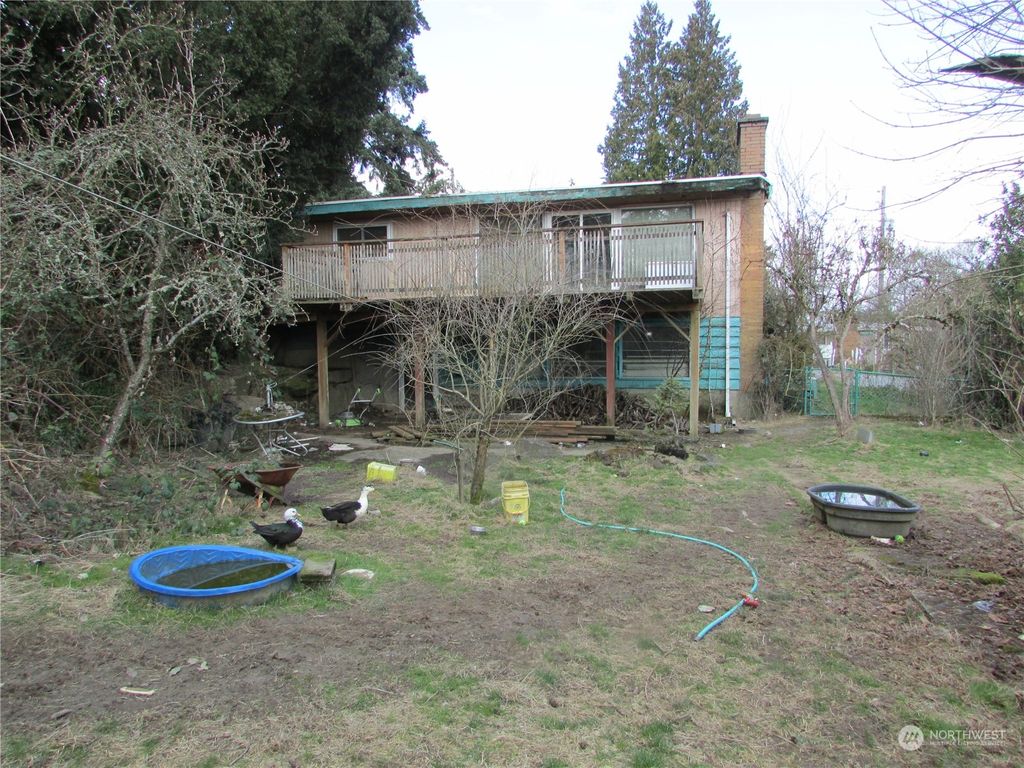 Photo of 1303 SW 125th Place, Burien, WA 98146 (MLS # 2045390)