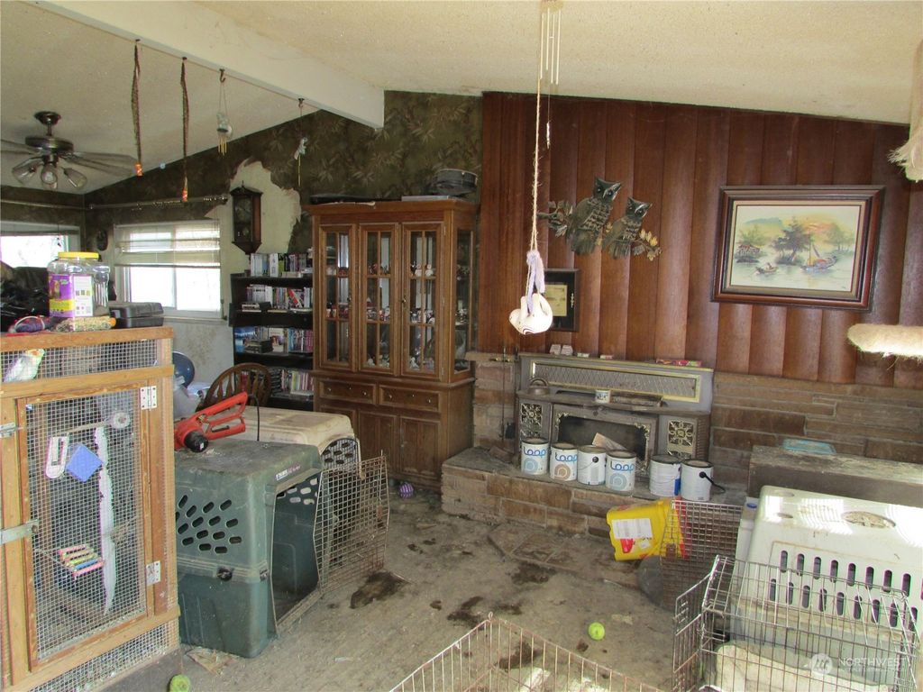Photo of 1303 SW 125th Place, Burien, WA 98146 (MLS # 2045390)