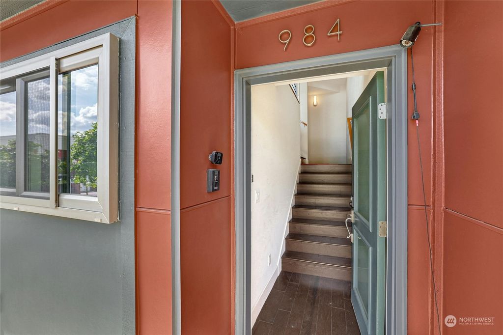 Photo of 984 NE High Street, Issaquah, WA 98029 (MLS # 2245703)