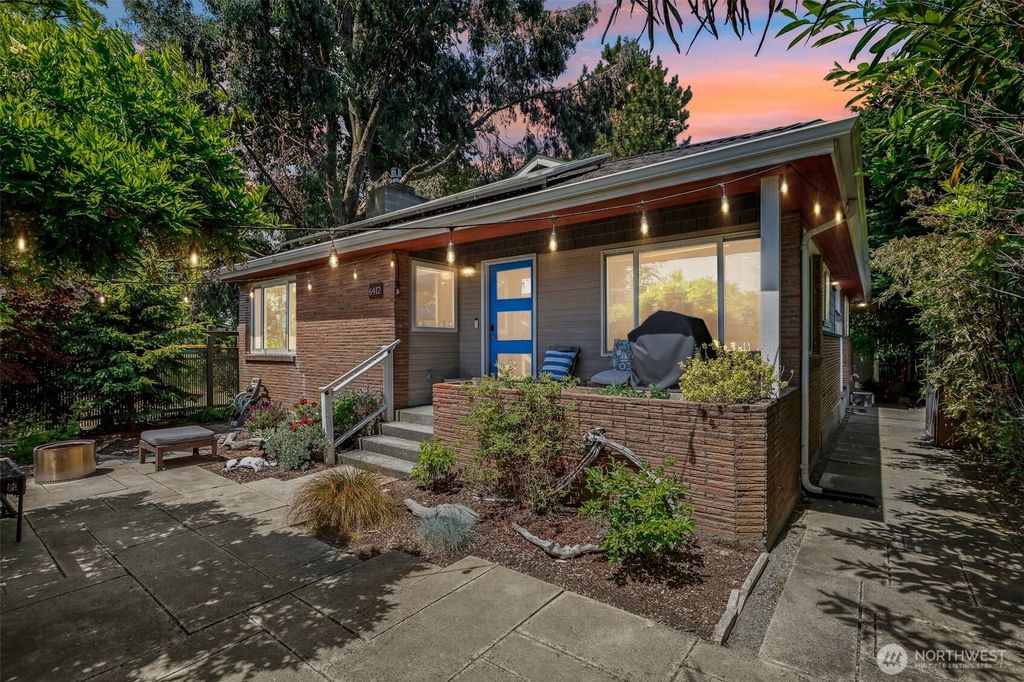 Photo of 6412 SW Hinds Street, Seattle, WA 98116 (MLS # 2392209)