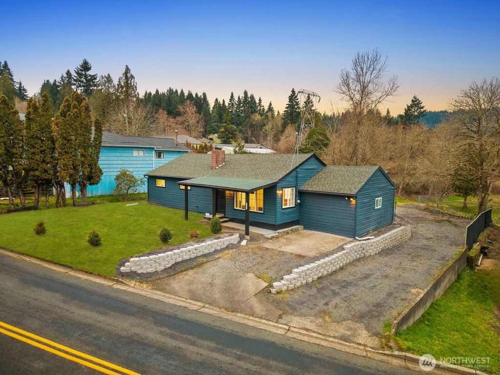 Photo of 2513 Sunrise Street, Kelso, WA 98626 (MLS # 2472285)