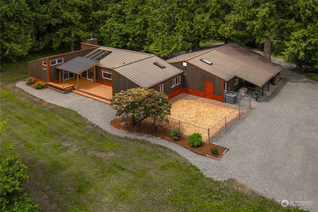 Photo of 13720 246th Avenue SE, Issaquah, WA 98027 (MLS # 2266422)