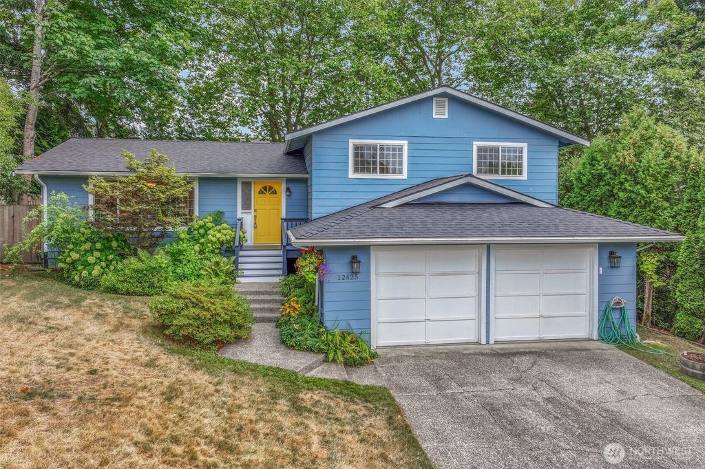 Photo of 12425 NE 146th Place, Woodinville, WA 98072 (MLS # 2439802)
