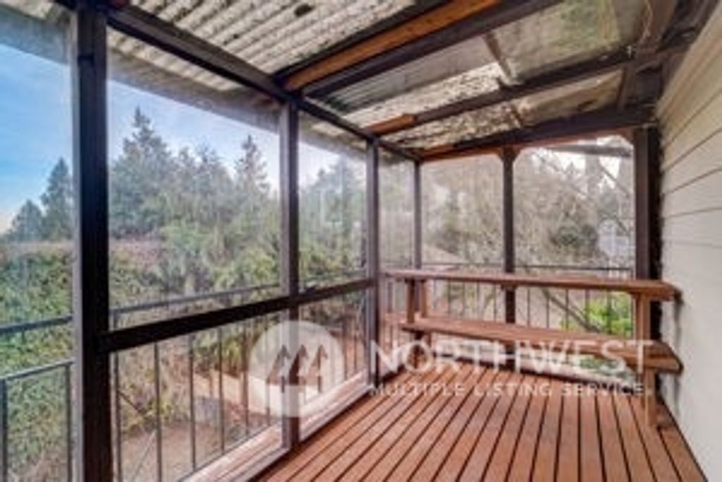 Photo of 9524 15th Avenue NE, Seattle, WA 98115 (MLS # 2192618)