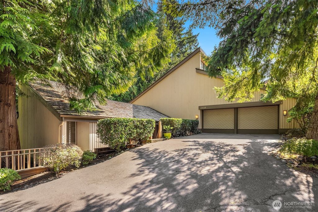Photo of 2410 Sahalee Drive W, Sammamish, WA 98074 (MLS # 2429559)