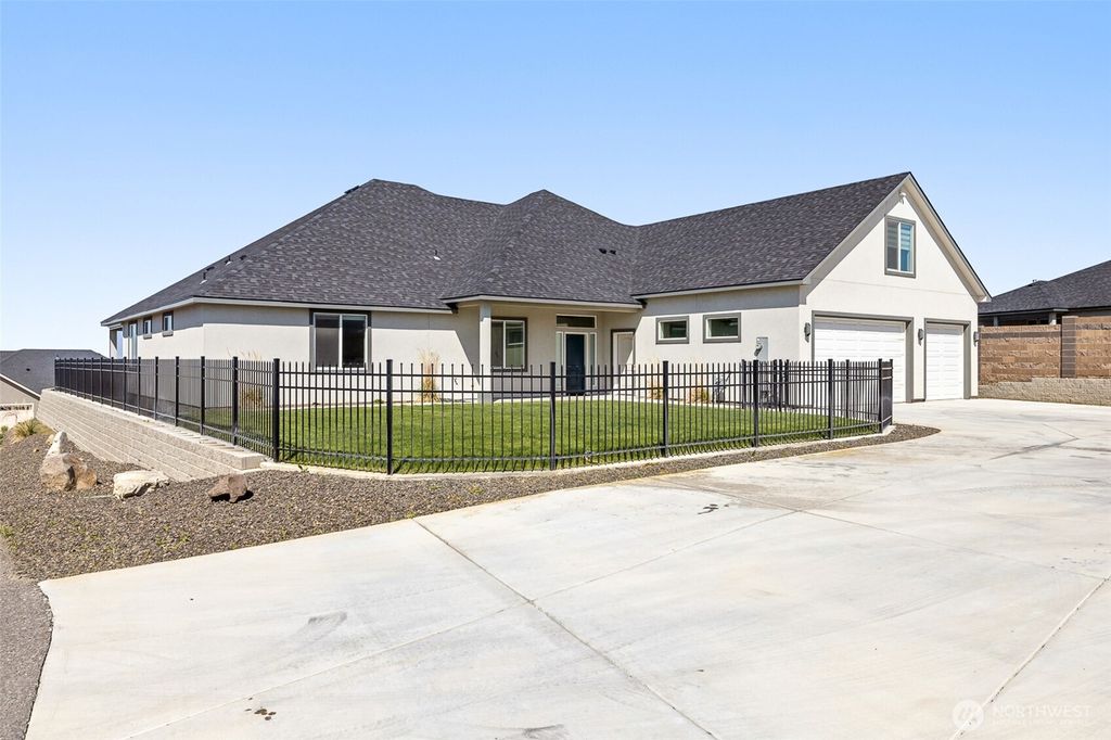 Photo of 6631 Collins Road, West Richland, WA 99353 (MLS # 2464651)