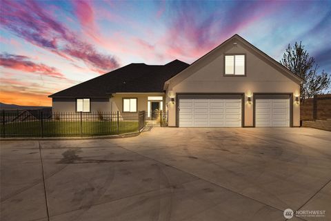 Photo of 6631 Collins Road, West Richland, WA 99353 (MLS # 2464651)
