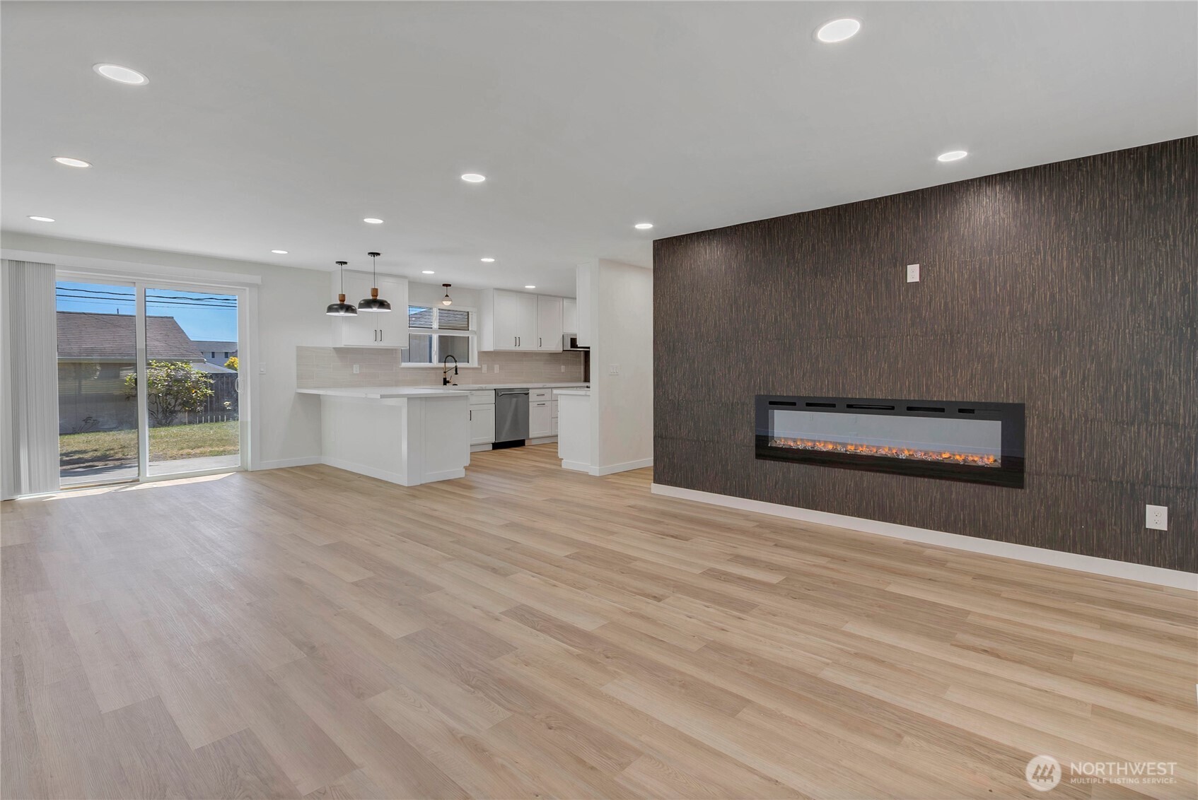 1425 N Woodlawn