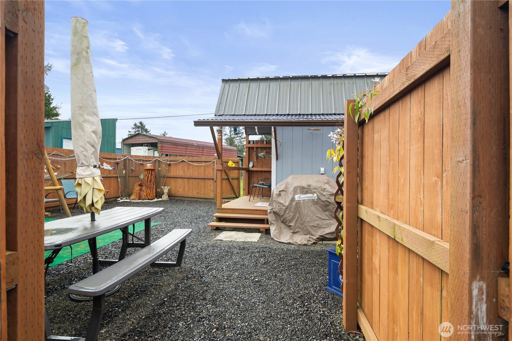 879 Magellan Avenue NE