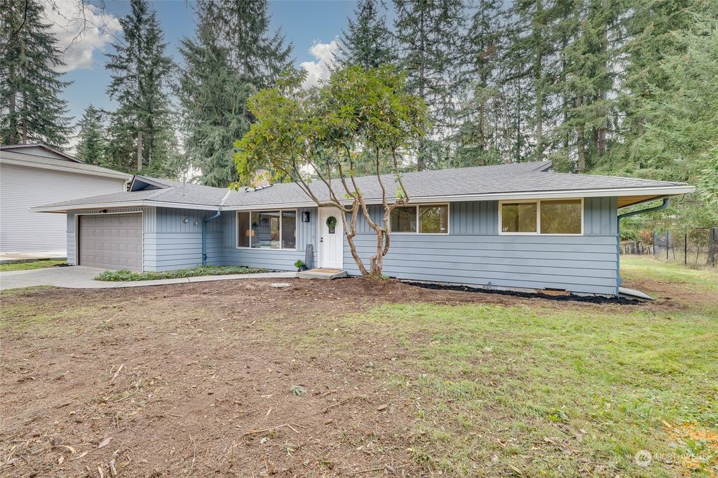Photo of 1224 Silver Lake Road, Everett, WA 98208 (MLS # 2305980)