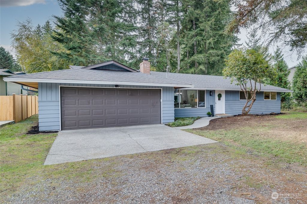 Photo of 1224 Silver Lake Road, Everett, WA 98208 (MLS # 2305980)